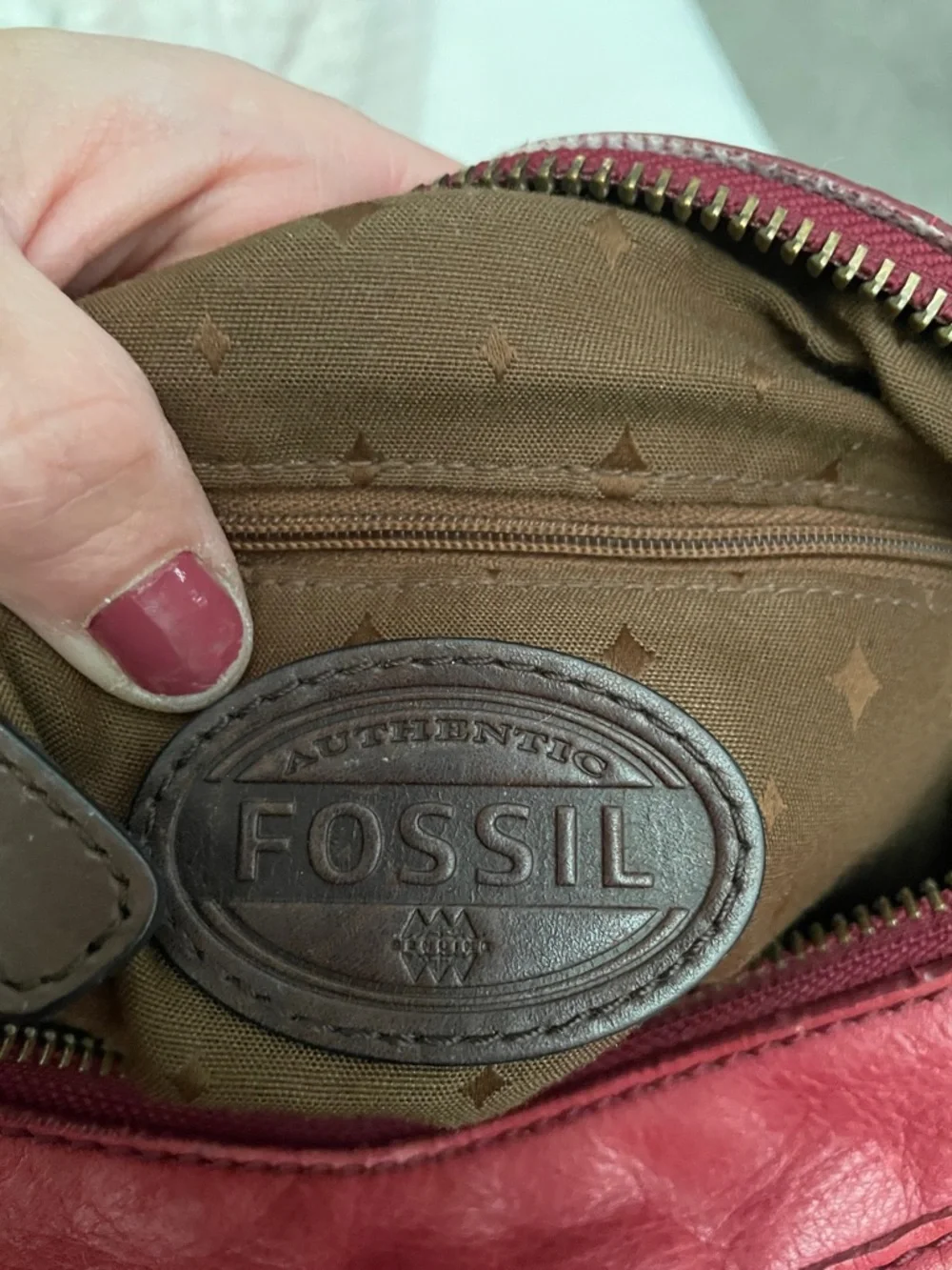 Fossil Women’s red Crossbody Leather Bag with double zip pocket front - Picture 3 of 10